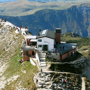 © APT Rovereto Vallagarina Monte Baldo Sentiero della Pace 18: Rifugio Mario Fraccaroli to Passo Pian delle Fugazze | © APT Rovereto Vallagarina Monte Baldo