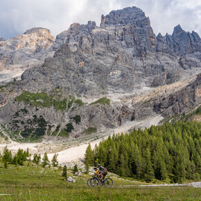 Gravel bike in Val Venegia | © APT Fiemme Cembra