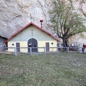 Hiking to the Hermitage of Santa Cecilia | © APT Rovereto Vallagarina Monte Baldo