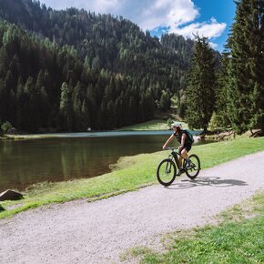 By bike, to Lago dei Caprioli | © APT Valli di Sole, Peio e Rabbi