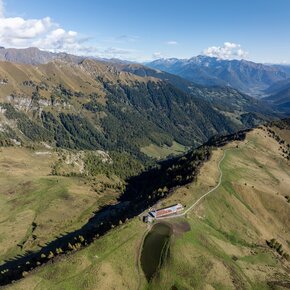 Malga Avalina and the underlying Val di Bondone seen from Dosso dei Morti | © Madonna di Campiglio Azienda per il Turismo 