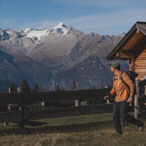 Malga Serli and the wonderful view of the Adamello Presanella | © Madonna di Campiglio Azienda per il Turismo 