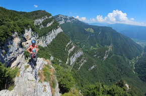 Klettersteig Gerardo Sega - Rastplatz mit Panoramablick | © APT Rovereto Vallagarina Monte Baldo