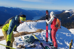 Auf dem Gipfel des Dos di Laven und im Hintergrund der Idrosee. | © APT Madonna di Campiglio, Pinzolo, Val Rendena