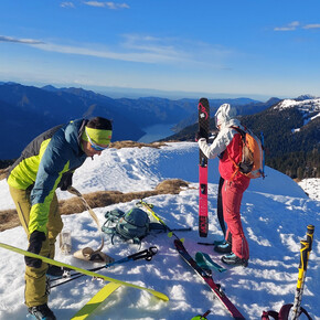 Auf dem Gipfel des Dos di Laven und im Hintergrund der Idrosee. | © APT Madonna di Campiglio, Pinzolo, Val Rendena