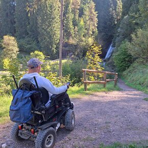 Sentierino di accesso alla cascata | © APT Fiemme Cembra