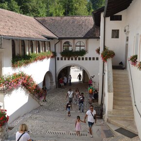 Da Don al suggestivo Santuario di San Romedio | © APT Val di Non 