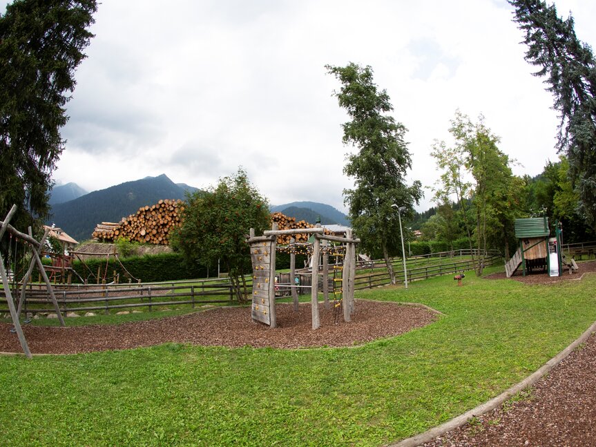 Val di Non - parco nei pressi di area sosta camper