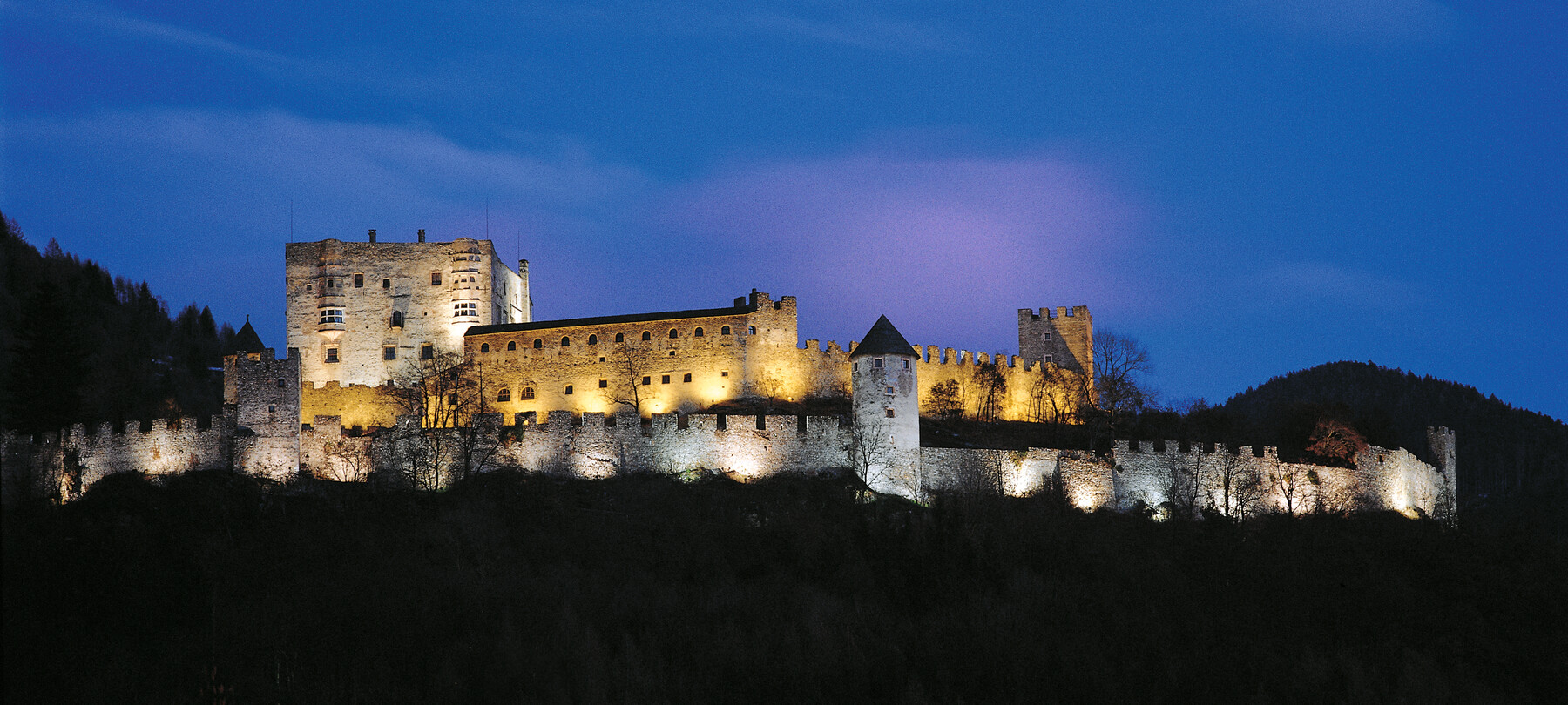 Romantic weekend: spend the night in a castle