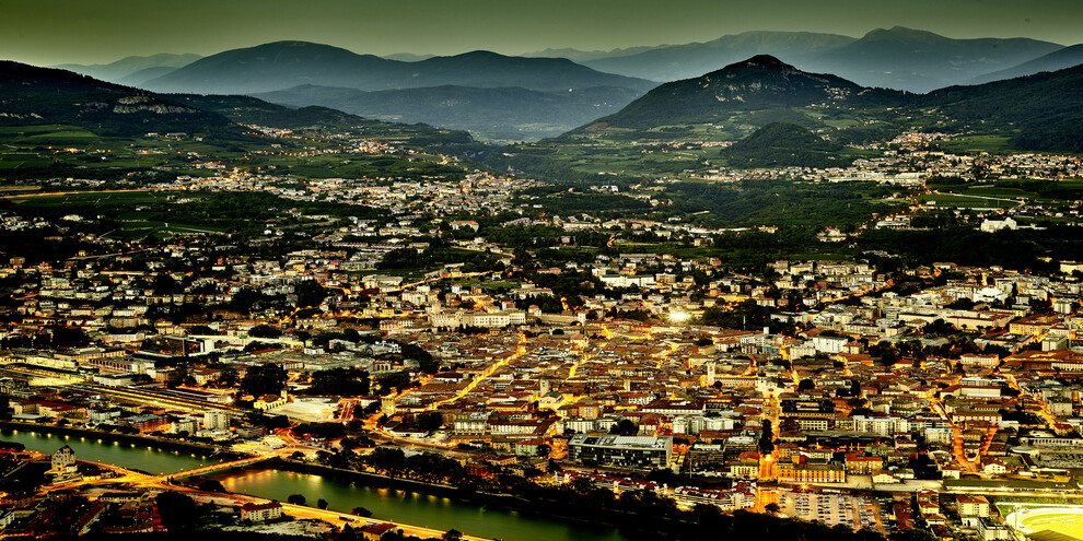 Fly high by night – the Sardagna Cable Car