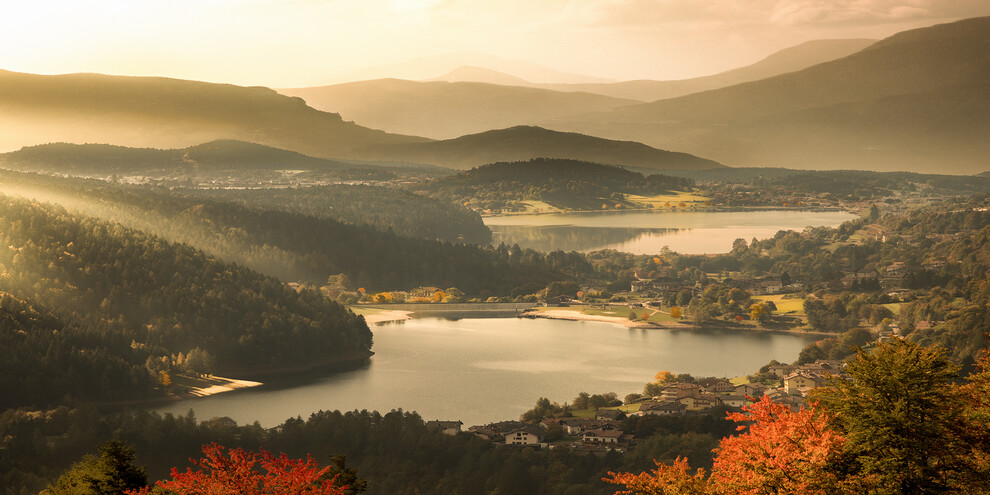 Lago di Serraia and Lago delle Piazze, from one lake to another