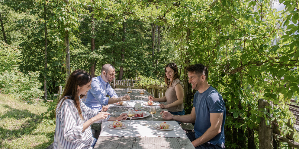 Valle dei Mocheni - Sant'Orsola - Mas del Saro - Pranzo al maso - Dolce alla fragole | © Claudia Corrent