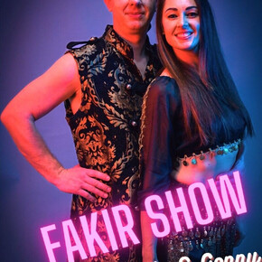 The image shows the artists Moris and Jenny.