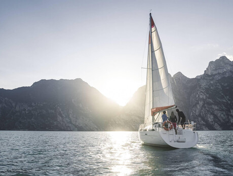 Gourmet aperitivo on board a sail boat