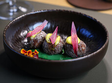 Gourmet Aperitif with Local Wines and Flavours