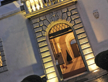 Enoteca & Mercatini - Scopri la magia dei vini di territorio nel cuore di Trento presso Palazzo Roccabruna