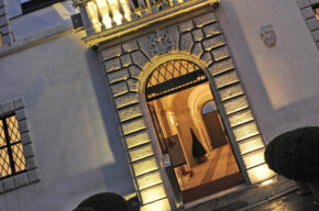 Enoteca & Mercatini - Scopri la magia dei vini di territorio nel cuore di Trento presso Palazzo Roccabruna