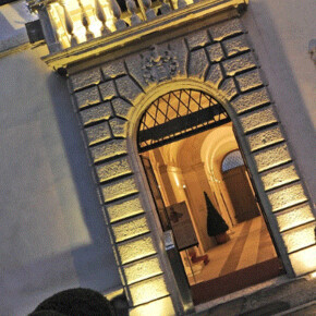 Enoteca & Mercatini - Scopri la magia dei vini di territorio nel cuore di Trento presso Palazzo Roccabruna