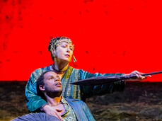 Alessio Boni and Antonella Attili take to the stage with "The Iliad: The Game of the Gods" - Teatro Sociale