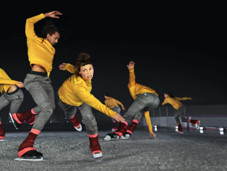 New performance at the Trento Ice Rink with the Canadian company Le Patin Libre and their ‘Murmuration’, an ice dance show of rare visual and emotional power - Trento Ice Rink