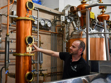 In compagnia dei distillatori alla Distilleria Rossi d'Anaunia