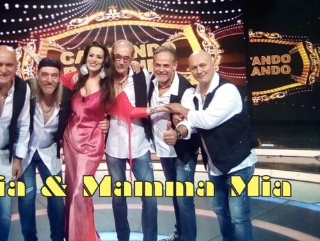 The image shows Stefania and the Mammamia orchestra.