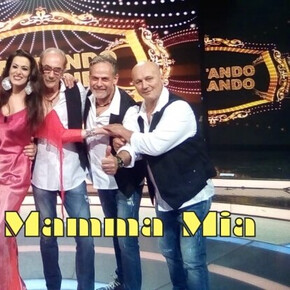 The image shows Stefania and the Mammamia orchestra.
