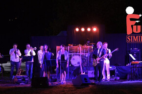 Simile funk band of 70s disco with lights, sounds