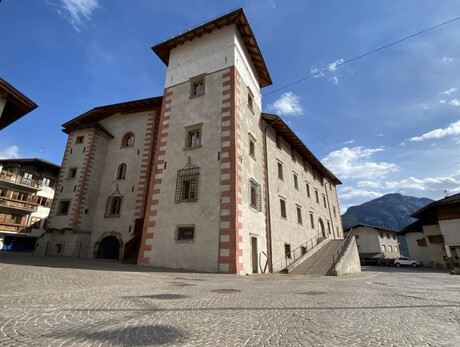 Visite guidate a Palazzo Aliprandini Laifenthurn di Livo e alla Chiesa di San Martino