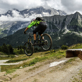 Downhill in the land of World Championships