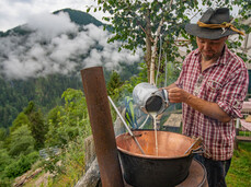 The Caserada: traditional cheesemaking