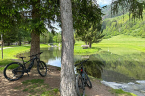 Grab your e-bike and off to the Laghetti di San Leonardo