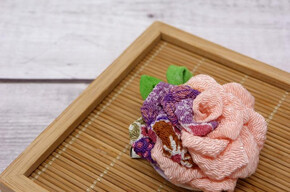 Laboratorio di tsumami zaiku, antica tecnica giapponese, con MOMO KANZASHI: la rosa