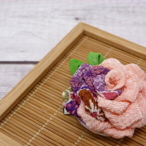 Laboratorio di tsumami zaiku, antica tecnica giapponese, con MOMO KANZASHI: la rosa