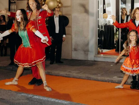 FAMILY DANCING IN FRONT OF THE AUDIENCE