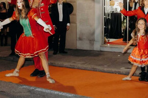 FAMILY DANCING IN FRONT OF THE AUDIENCE