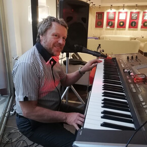 Live music with Mirko Bernardinatti