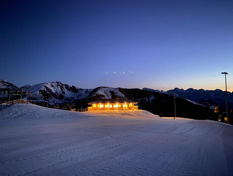 Ciaspolata al chiaro di luna e cena allo chalet Paradiso