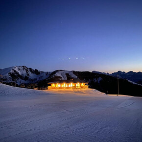 Ciaspolata al chiaro di luna e cena allo chalet Paradiso