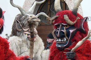 Sfilata dei Perchten "Krampus buoni"