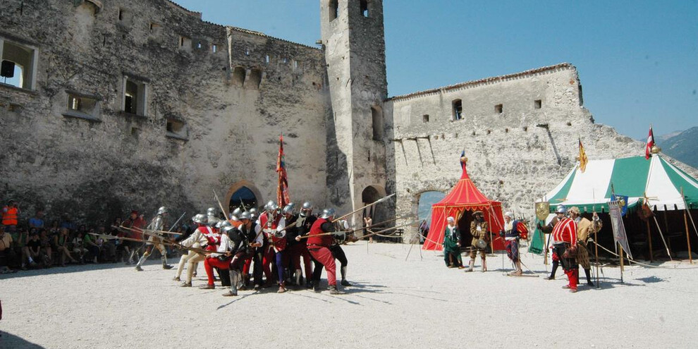 Historical reenactments at Castel Beseno