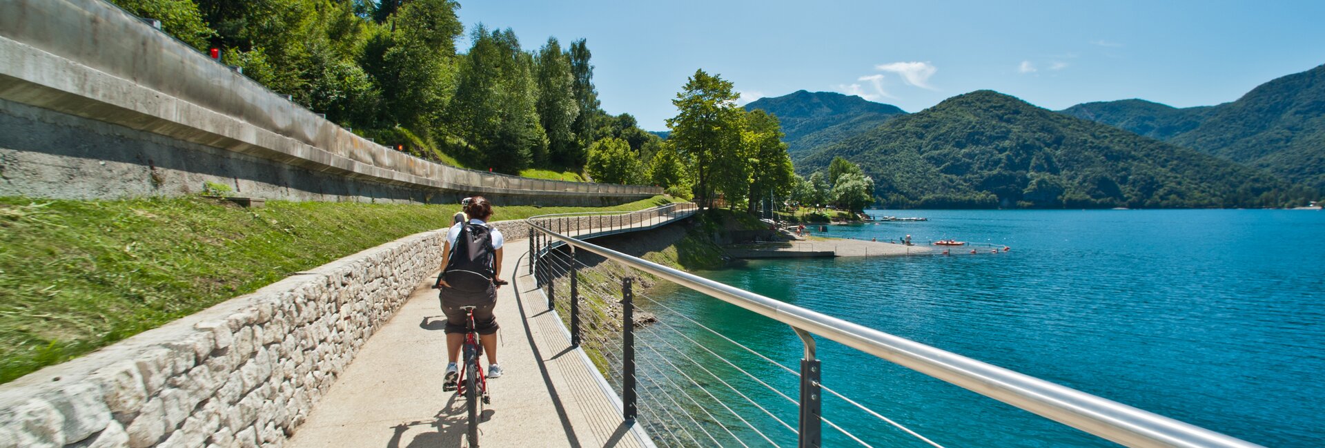 Simple biking trails between the Trentino lakes