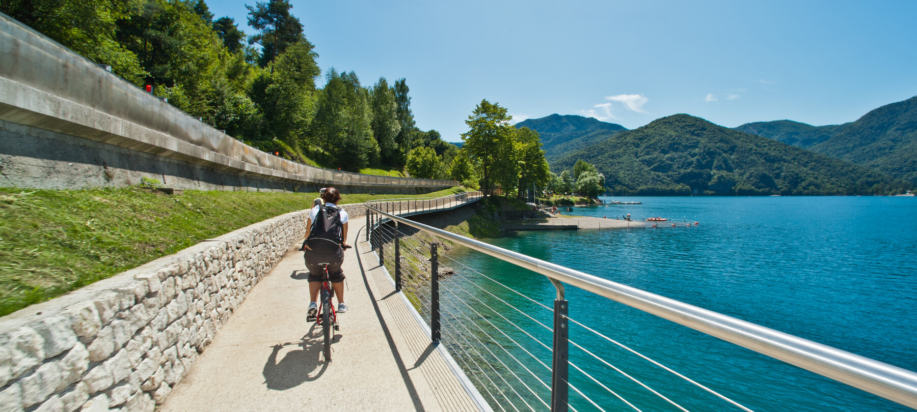 Simple biking trails between the Trentino lakes