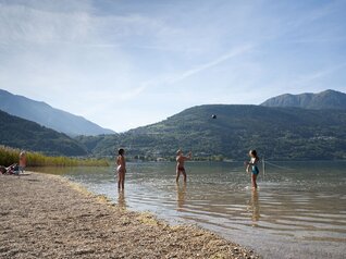 Alta Valsugana - Lago di Caldonazzo - Bambini giocano
