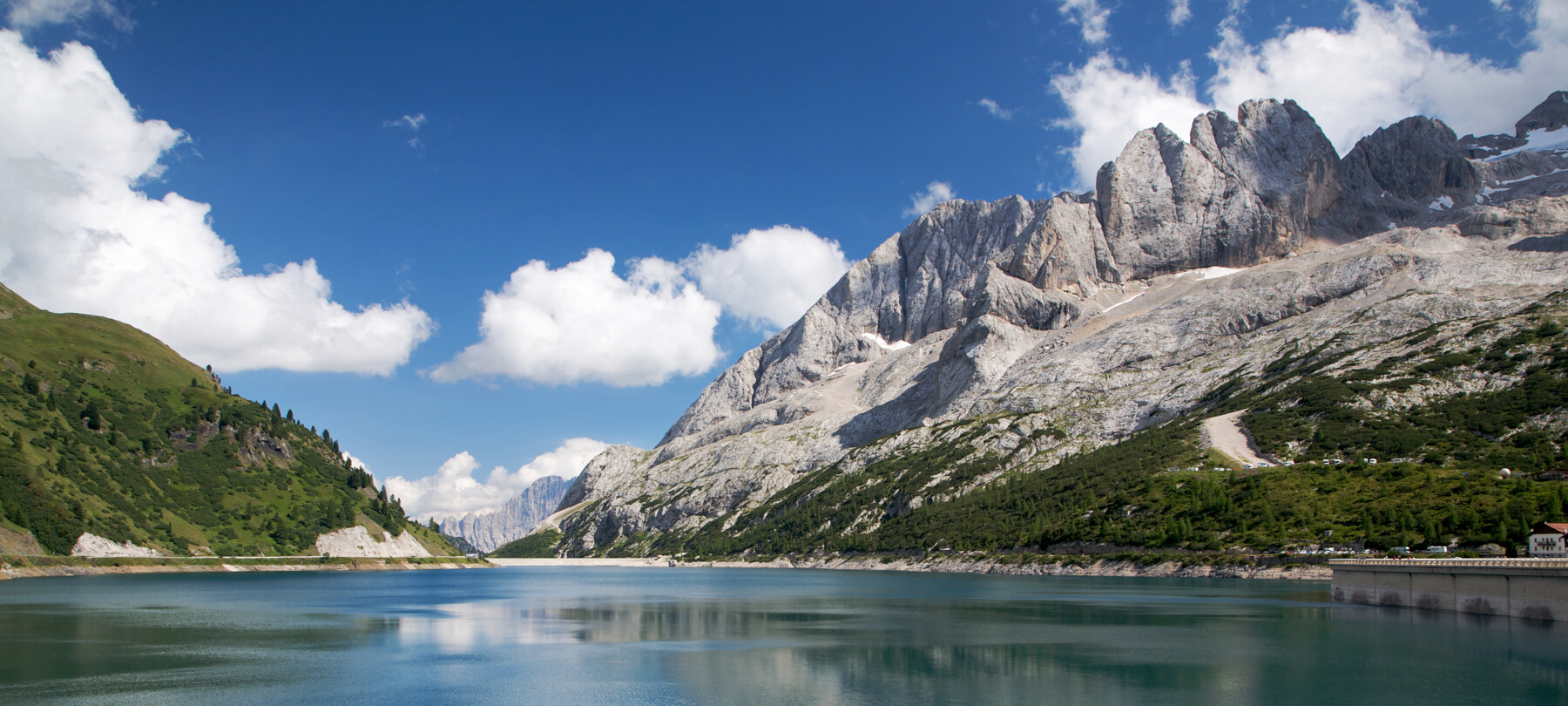 Val di Fassa - Lago di Fedaia - Sfondo della Marmolada
