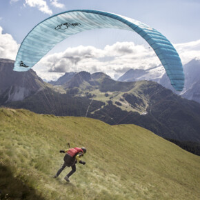 Paragliding 