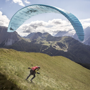 Paragliding 