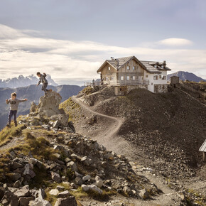 Berghutten die in de herfst geopend zijn