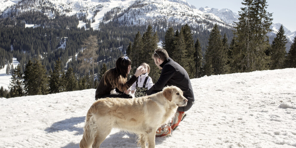 Madonna di Campiglio - Famiglia sulla neve con cane