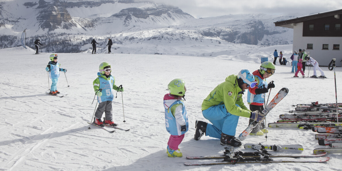 Madonna di Campiglio - Bambini con maestro di sci
